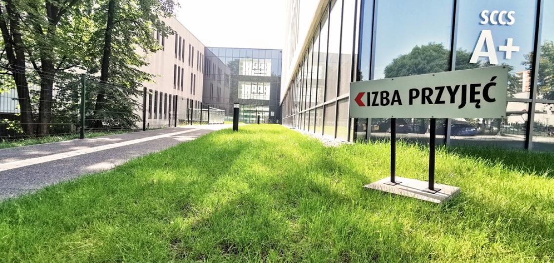 Wejście dla pacjentów od strony ulicy Marii Curie-Sklodowskiej 