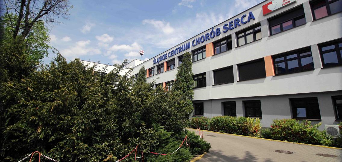 Budynek A z dużym napisem Śląskie Centrum Chorób Serca