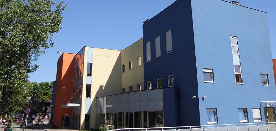 kolorowy budynek B Śląskiego Centrum Chorób Serca