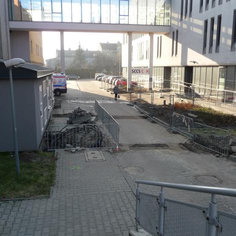 Grudzień 2019, prace budowlane pod łącznikem budynku B i C