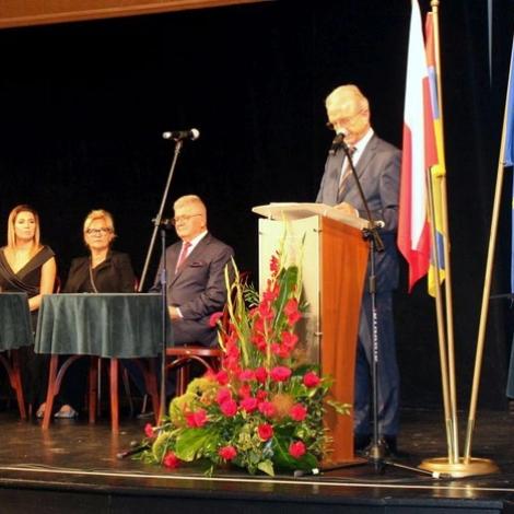 przemawiający profesor Lekston
