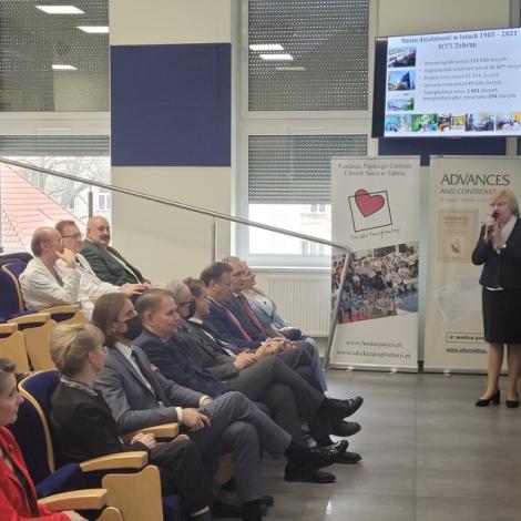 Prezydent miasta Zabrze Małgorzata Mańka-Szulik przemawiająca do audytorium