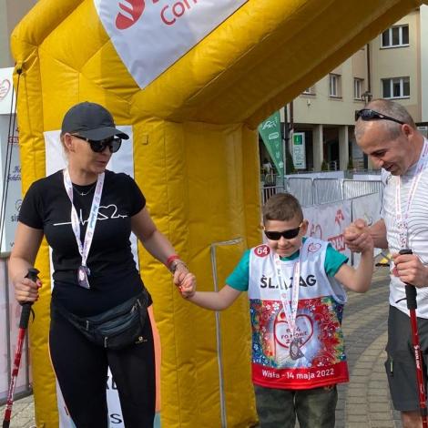 Rodzice z synem uczestniczący w Biegu po Drugie Życie