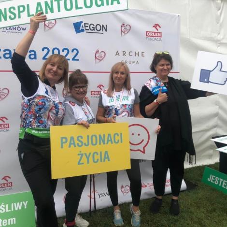 Uczestniczki Biegu z transparentami: pasjonaci życia, transplantologia
