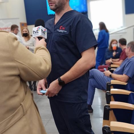 dr Maciej Urlik udzielający wywiadu