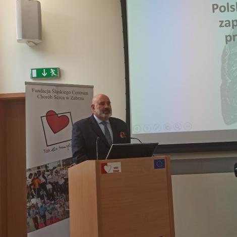 Przemawiający profesor Piotr Przybyłowski