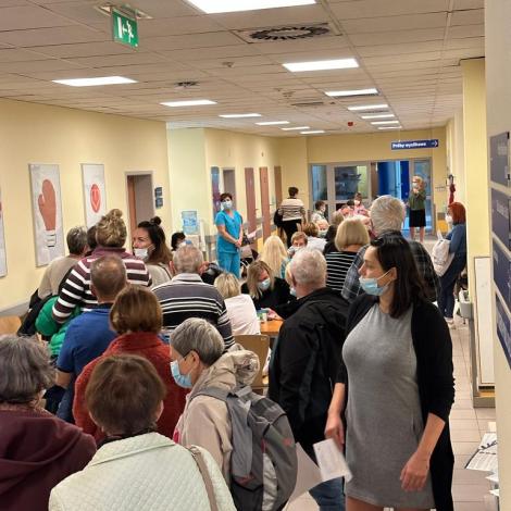 pacjenci oczekujący na swoją kolej