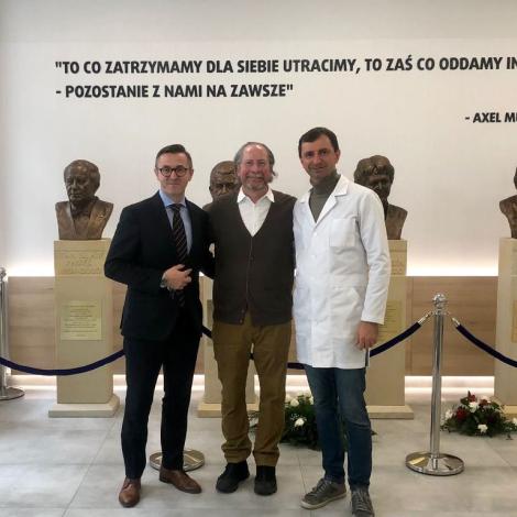 profesor Montgomery z lekarzami SCCS