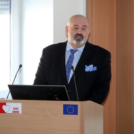 Profesor Przybyłowski przy mównicy