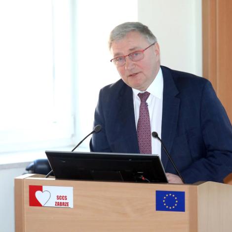 Profesor Gąsior na mównicy
