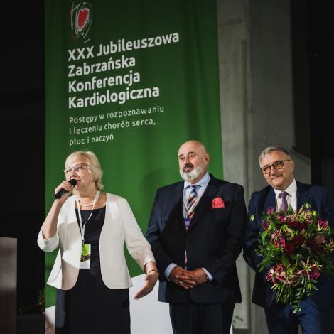Prezydent Zabrza M. Mańka-Szulik wita uczestników. W tle przewodniczący konferencji