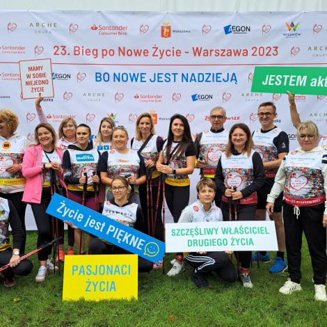 Zdjęcie zbiorowe teamu SCCS z hasłami promującymi transplantologię