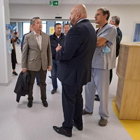 Rozmowa z członkami delegacji w oddziale transplantacyjnym 