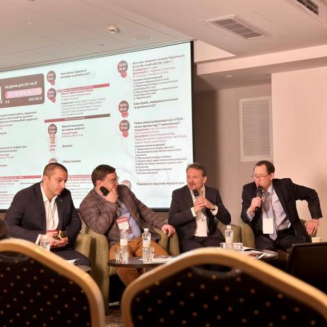 Uczestnicy lwowskiej konferencji. Od prawej dr M. Swierad i de J. Piegza