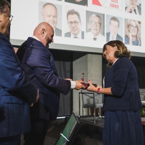 Gratulacje dla prof. J. Stępińskiej