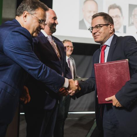 Gratulacje odbiera prof. Robert Gil 