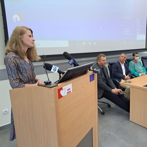 Lek. M. Węcławek podczas konferencji 