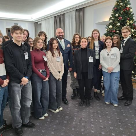 Licealiści z I oraz II LO w Zabrzu w Senacie RP 