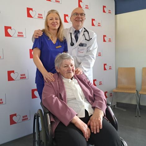 Pani Maria oraz zespół oddziału: piel. B. Szeliga-Dańko oraz lek. P. Rozentryt